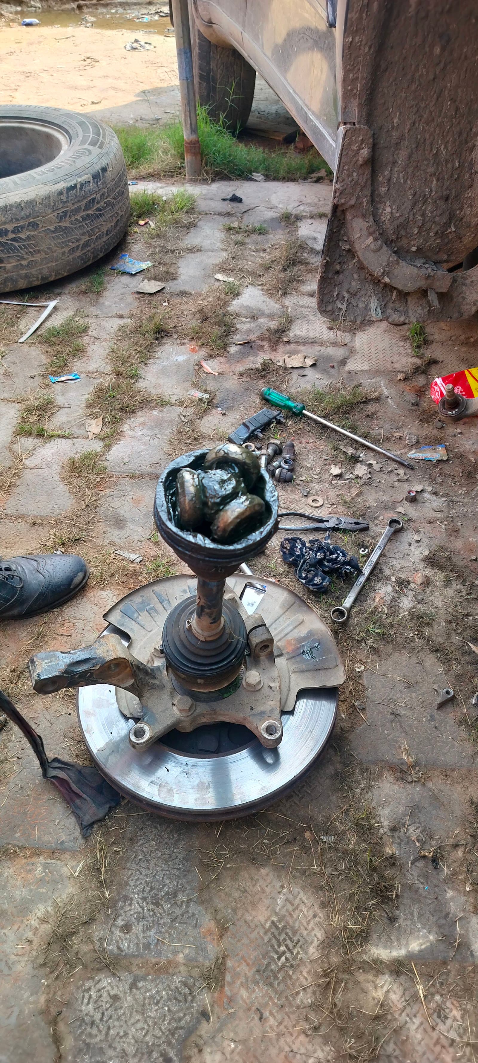 Wheel hub and driveshaft during suspension work